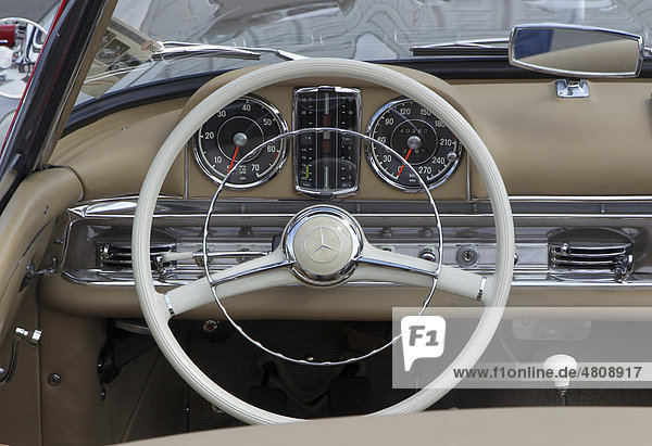 {Armaturenbrett oldtimer
8} Deutschland, Europa, Oldtimer-Grand-Prix 2010 auf dem Nürburgring ... | {Armaturenbrett oldtimer
8}