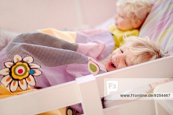 liegend,liegen,liegt,liegendes,liegender,liegende,daliegen,Bruder,Bett,2,jung