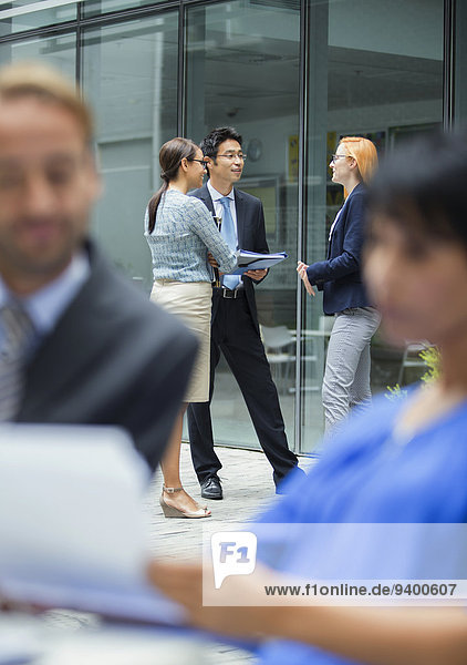 Außenaufnahme,sprechen,Mensch,Büro,Menschen,Gebäude,Business