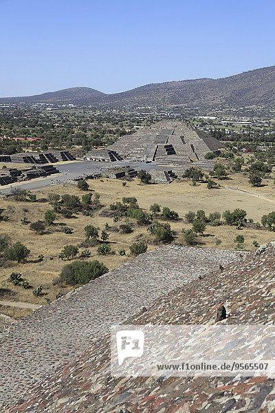 pyramidenförmig,Pyramide,Pyramiden,durchsichtig,transparent,transparente,transparentes,Himmel,blauer Himmel,wolkenloser Himmel,wolkenlos,blau,Teotihuacan
