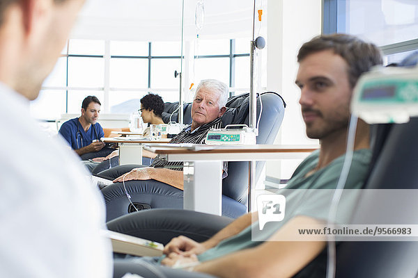 Patientin,Krankenzimmer,sprechen,empfangen,Arzt,Krankenhaus,Gesundheitspflege