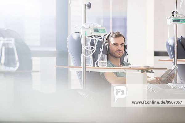 Portrait,Mann,empfangen,Krankenhaus,Infusion