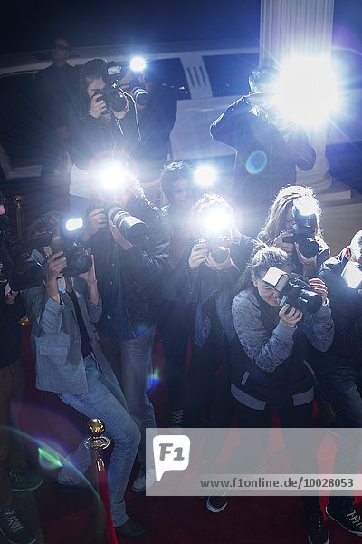 zeigen,Fest,festlich,rot,Fotograf,Teppichboden,Teppich,Teppiche,Fotoapparat,Kamera,Paparazzo