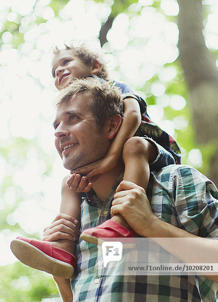 tragen,Menschlicher Vater,Sohn,Menschliche Schulter,Schultern