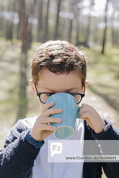 Junge - Person,Wald,Close-up,trinken,Kaffee