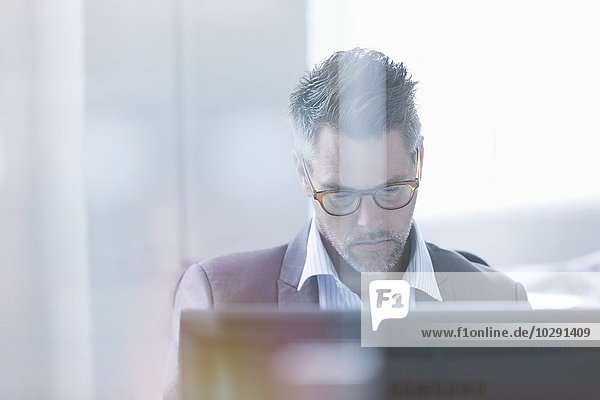 benutzen,Computer,Fokus,Geschäftsmann,Büro