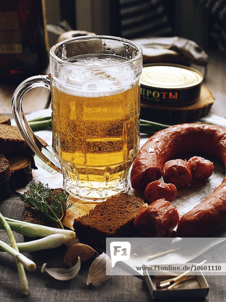 Becher,Lebensmittel,füllen,füllt,füllend,Tisch,Bier