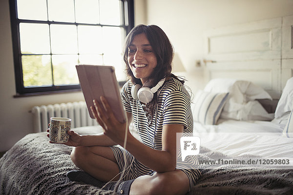 Ansicht,arbeiten,Audiozubehör,benutzen,berühren,Bett