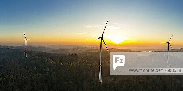 Luftpanorama Eines Windparks Im Bewaldeten Schurwald Gebirge Bei