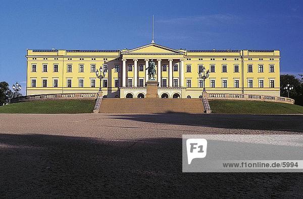 Fassade des Palais  Königspalast  Oslo  Norwegen