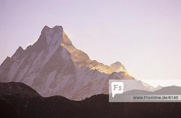 Untersicht schneebedeckten Berg  Machapucharé  Annapurna  Himalaya  Nepal