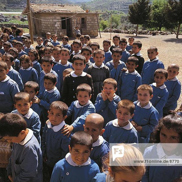 Kinder in Schuluniformen  Guzelbag  Türkei