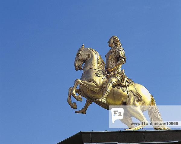 Untersicht Denkmal  Dresden  Sachsen  Deutschland