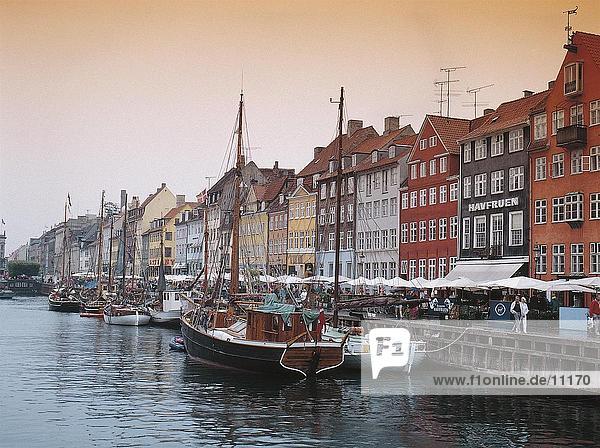 Boote im Hafen  Kopenhagen  Dänemark