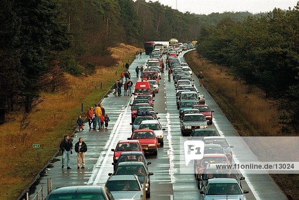 Erhöhte Ansicht des Verkehrs auf Straße  Niederlande