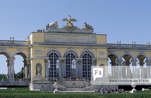Touristen an Palace  Schönbrunn  Wien  Österreich