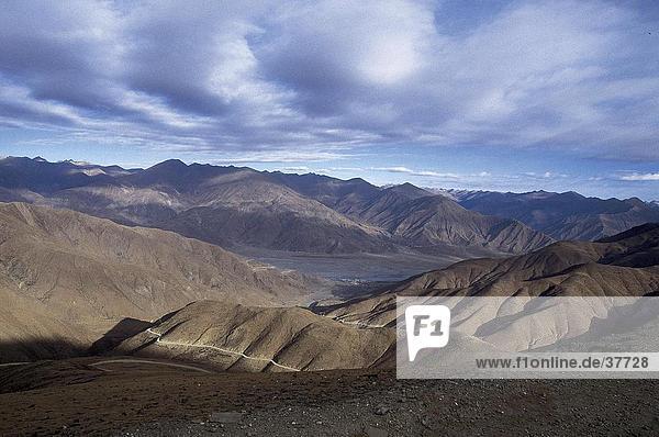 Panoramische Ansicht der Gebirge  Kambala Pass  Tibet