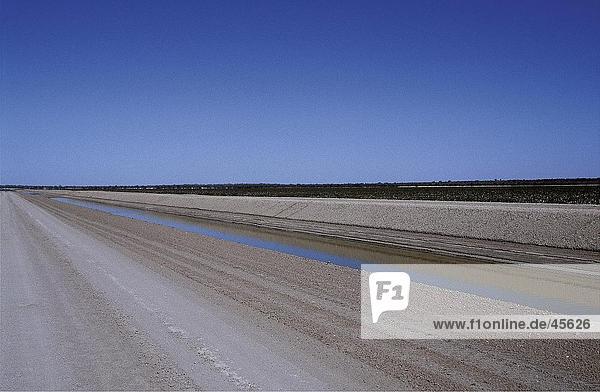 Bewässerung-Kanal Baumwolle Farm Menindee Seensystem Australien