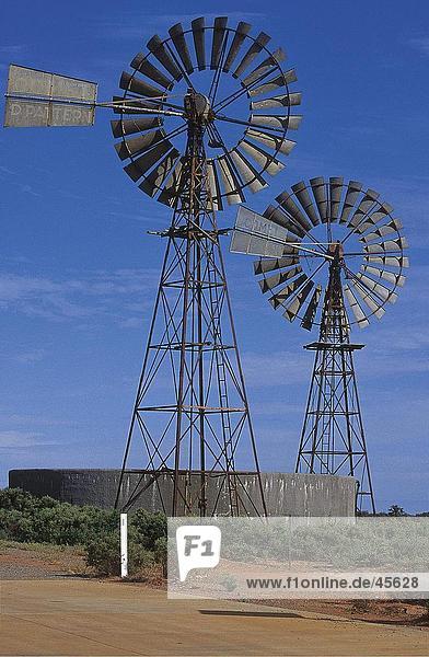 Industrielle Windmühlen in Feld Australien