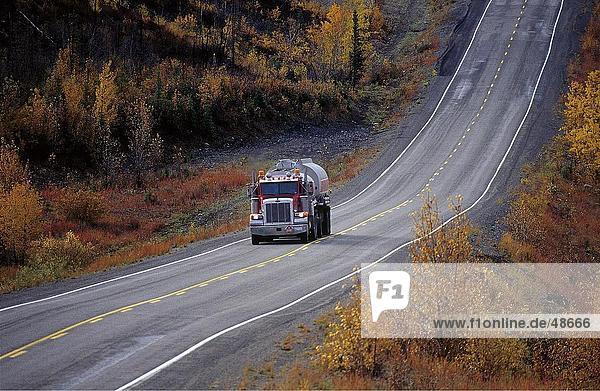 LKW auf Road Klondike Highway Yukon Kanada
