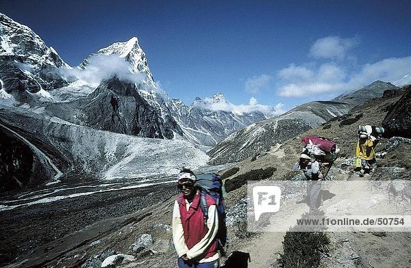 Wanderer zu Fuß auf Spur  Himalaya  Khumbu  Nepal