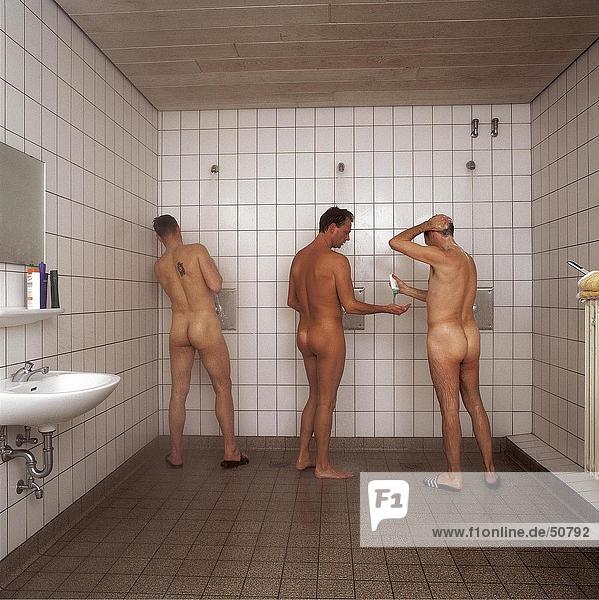 Duschen nackt beim männer Erektion in