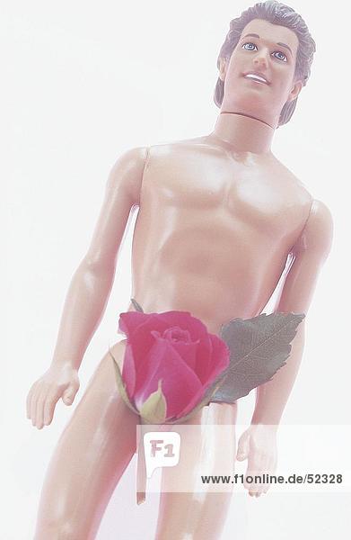 Naked Schaufensterpuppe mit red Rose um seine Taille