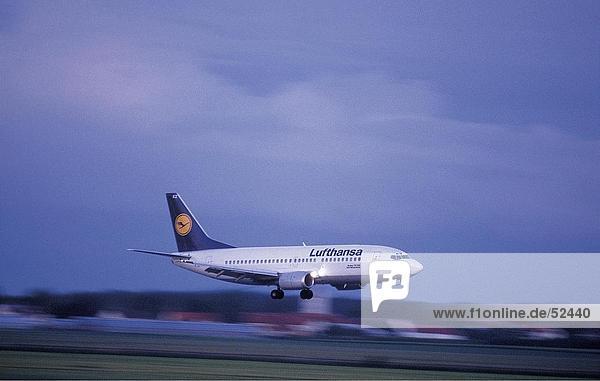 Flugzeug Landung auf Start-und Landebahn