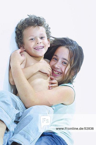 Porträt von Boy und ihre Schwester lächelnd