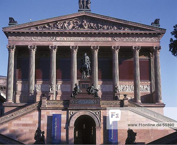 Fassade des Museum  Berlin  Deutschland  Europa