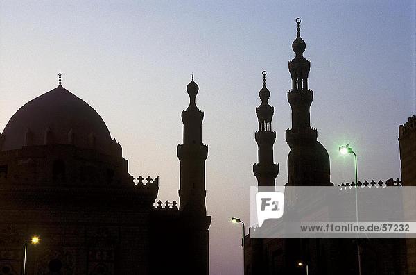 Silhouette der Moschee bei Sonnenuntergang  Kairo  Ägypten