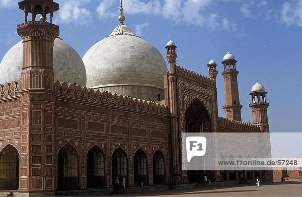Facade of mosque  Badshahi Mosque  Lahore  Pakistan