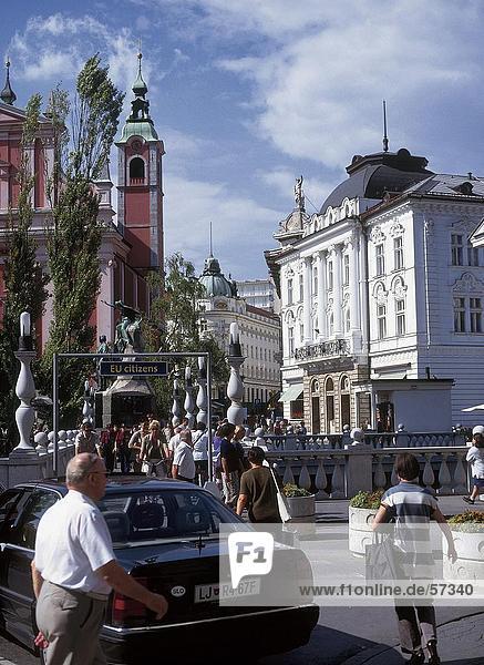 Menschen in der alten Stadt Ljubljana Slowenien