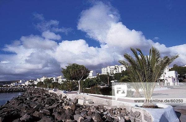 Felsbrocken Küste Großstadt Kanaren Kanarische Inseln Fuerteventura Spanien