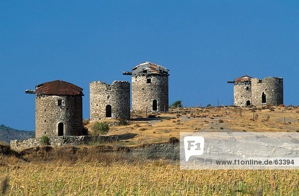 Alte Ruinen der traditionellen Windmühle auf Hügel  Mugla  Türkei