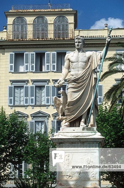 Skulptur an Gebäude  Bastia  Korsika  Frankreich