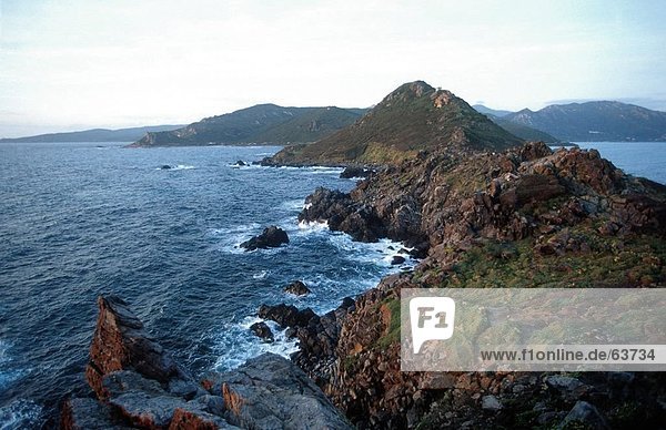 Erhöhte Ansicht Felsformationen an Küste  Ajaccio  Korsika  Frankreich