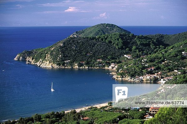 Luftbild von Küste  Bucht von Biodola  Toskana  Italien