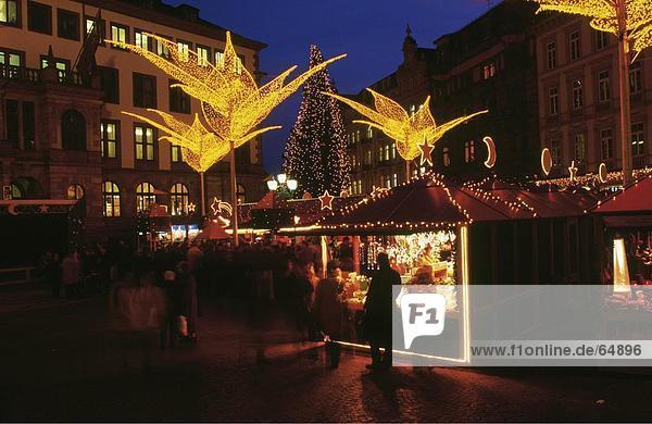 Markt beleuchtet nachts  Wiesbaden  Hessen  Deutschland