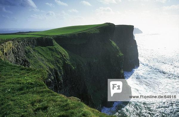 Erhöhte Ansicht der Küste  Cliffs Of Moher  Burren  County Clare  Republik Irland