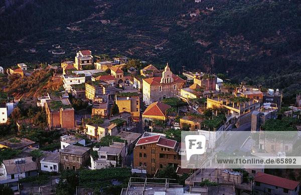 Erhöhte Ansicht von Gebäuden im Tal  Tourza  offizieller Tal  Libanon