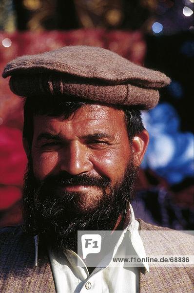 Porträt von Bart türkischen Mann lächelnd