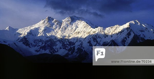 Sonnenlicht auf schneebedeckten Berg Nanga Parbat Himalaya Pakistan