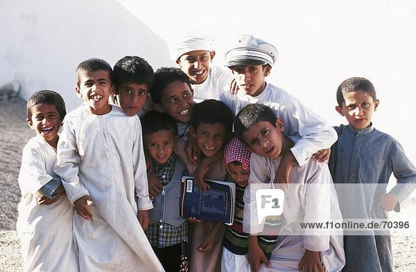 Porträt Gruppe Kinder lächelnd  Oman