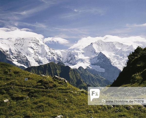 Panorama Landschaftlich schön landschaftlich reizvoll Berg Alpen Berner Oberland Kanton Bern Mönch Schweiz