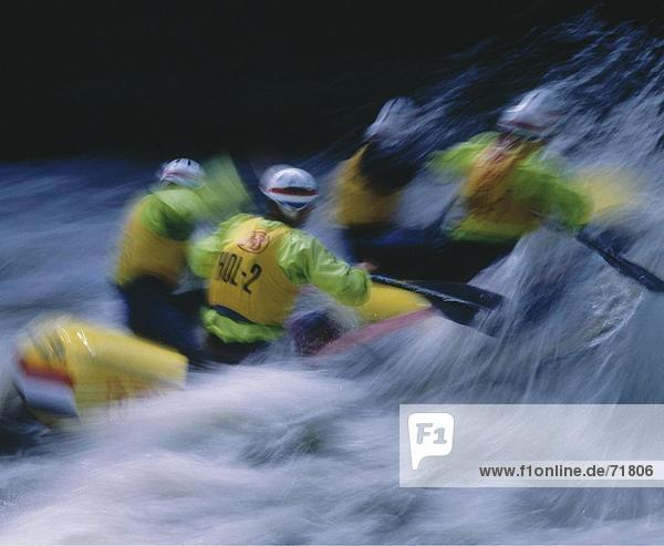 10169971  verschwommen  Strömung  bei Seite  Sport  Team  verwischt  Schwall  River-Rafting  Fluss  Schlauchboot  Rettungsinsel
