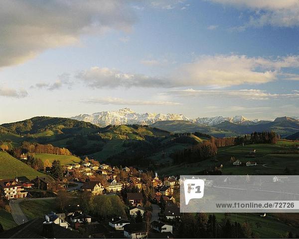 Landschaftlich schön landschaftlich reizvoll Europa Wolke Wohnhaus Gebäude Hügel Abenddämmerung Schweiz Wetter