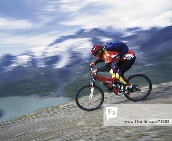 Mountainbike  mountain bike  Europa  Berg  Mann  schießen  Bewegungsunschärfe  Kanton Graubünden  Schweiz