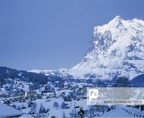 Europa Berg Beleuchtung Licht Alpen Draufsicht Berner Oberland Kanton Bern Grindelwald Schnee Schweiz