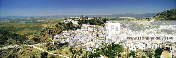 Landschaftlich schön landschaftlich reizvoll Europa Wohnhaus Gebäude weiß Draufsicht Andalusien Casares Bergdorf Spanien